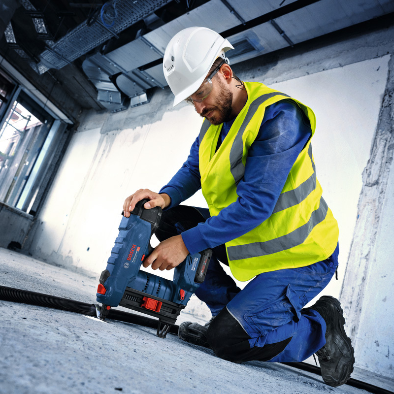 BOSCH Concrete Nail Gun GNB 18V-40 (Solo; Standard Nose, Magnet; XL) 06019L7004